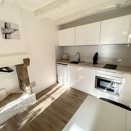 Studio Renove Avec Terrasse Privative, A 100m De La Plage Et En Plein Coeur De - Fr-1-361-526 Granville