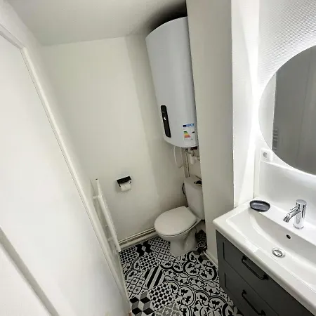 Studio Renove Avec Terrasse Privative, A 100m De La Plage Et En Plein Coeur De - Fr-1-361-526 Appartamento *