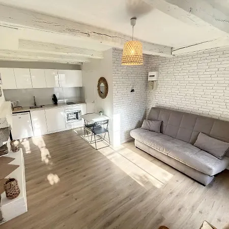 Lägenhet Studio Renove Avec Terrasse Privative, A 100m De La Plage Et En Plein Coeur De - Fr-1-361-526