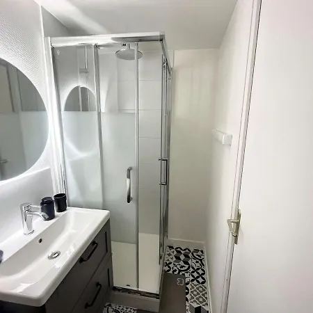 Studio Renove Avec Terrasse Privative, A 100m De La Plage Et En Plein Coeur De - Fr-1-361-526 Appartamento