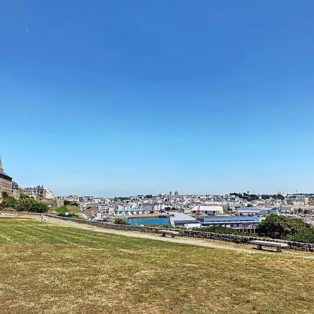 Studio Renove Avec Terrasse Privative, A 100m De La Plage Et En Plein Coeur De - Fr-1-361-526